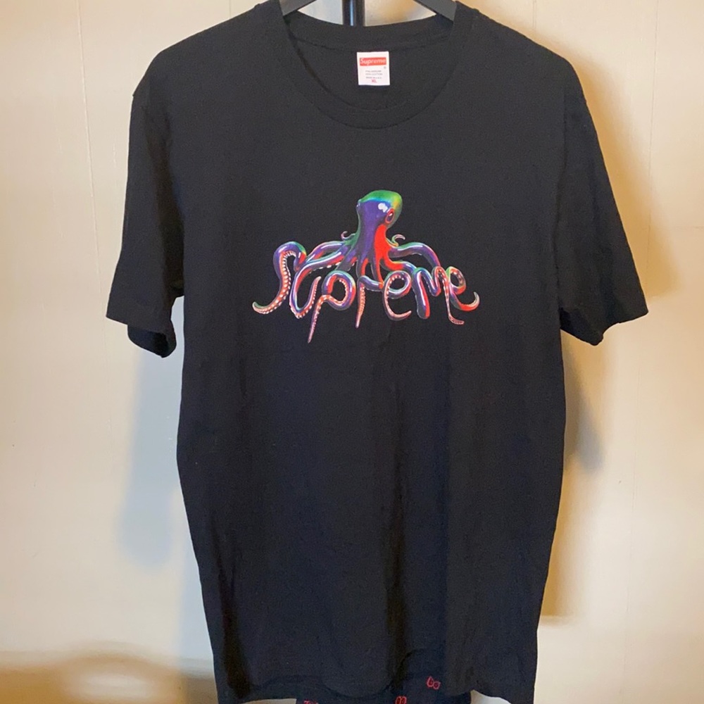 Men supreme T-shirt size XL